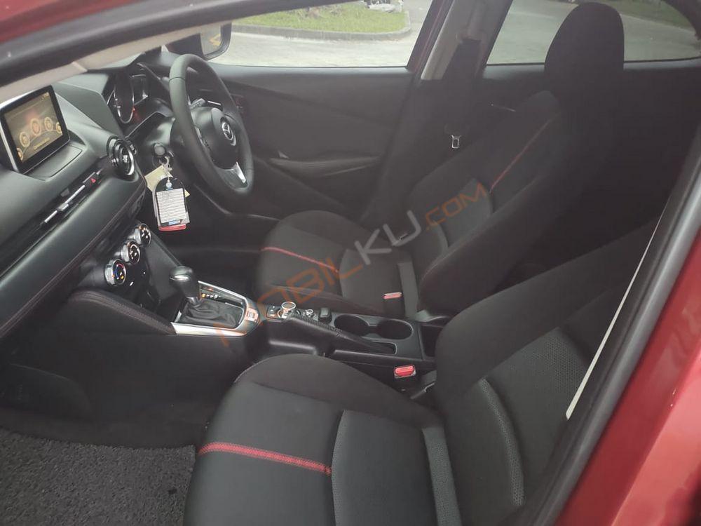 Mobil Mazda 2 Hatchback 2015