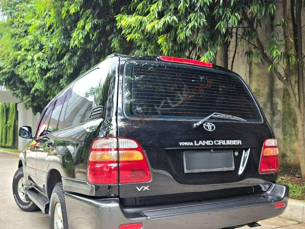 Mobil Toyota Land Cruiser 2002