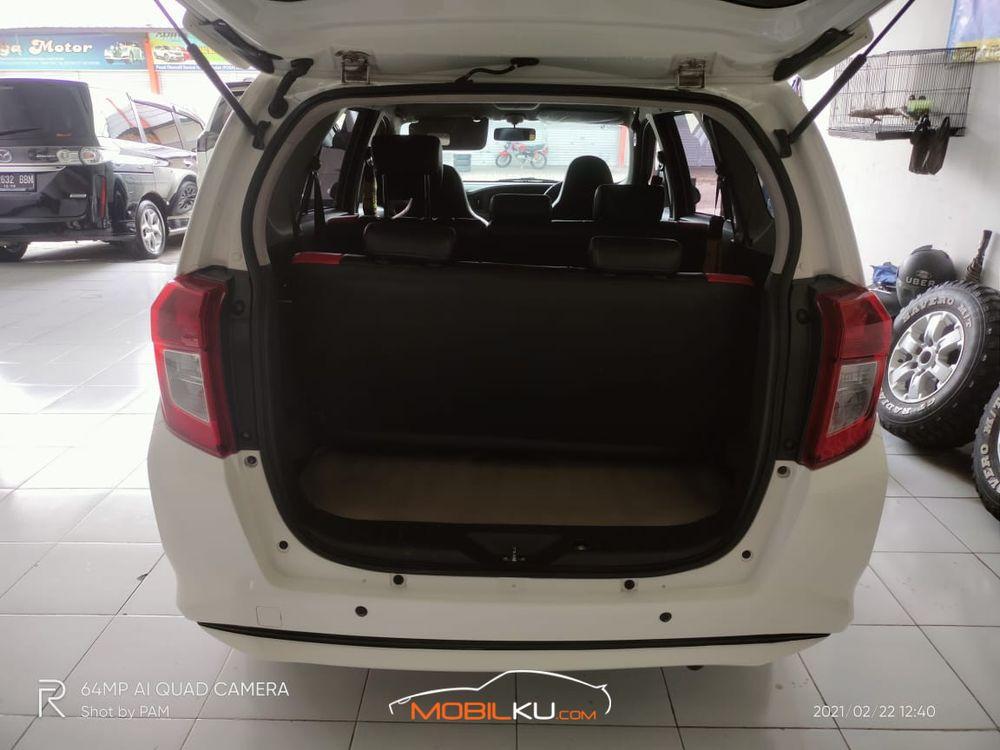 Mobil Toyota Calya 2017