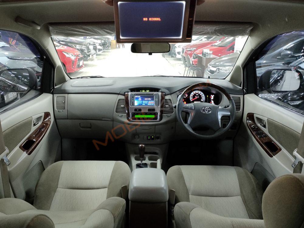 Mobil Toyota Kijang Innova 2015