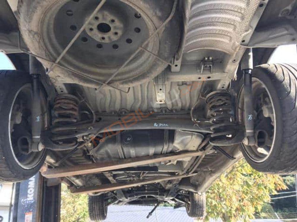 Mobil Toyota Alphard 2005