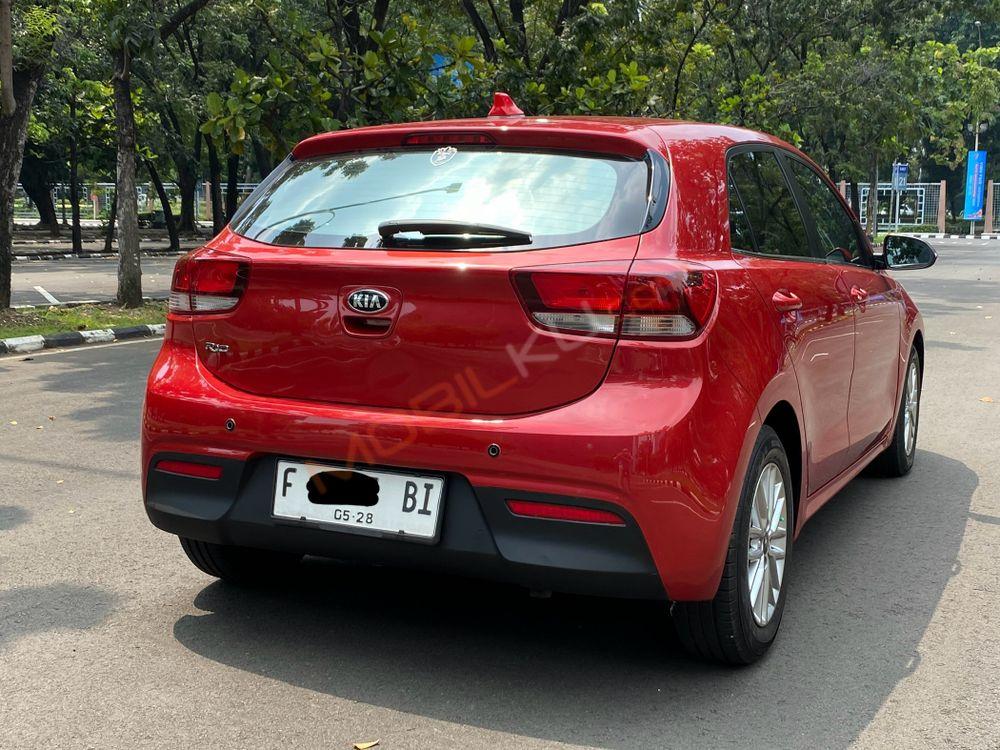 Mobil Kia Rio 2017