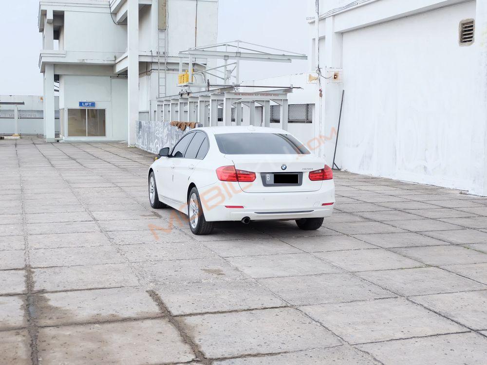 Mobil BMW 3 Series 2015