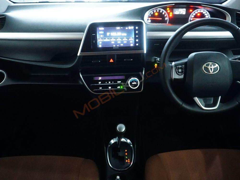 Mobil Toyota Sienta 2017