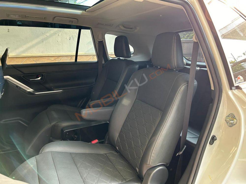 Mobil Toyota Kijang Innova Zenix 2023