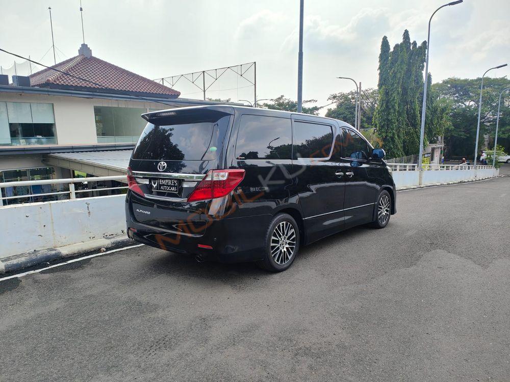 Mobil Toyota Alphard 2014