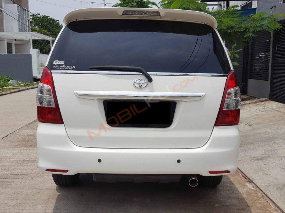 Mobil Toyota Kijang Innova 2012