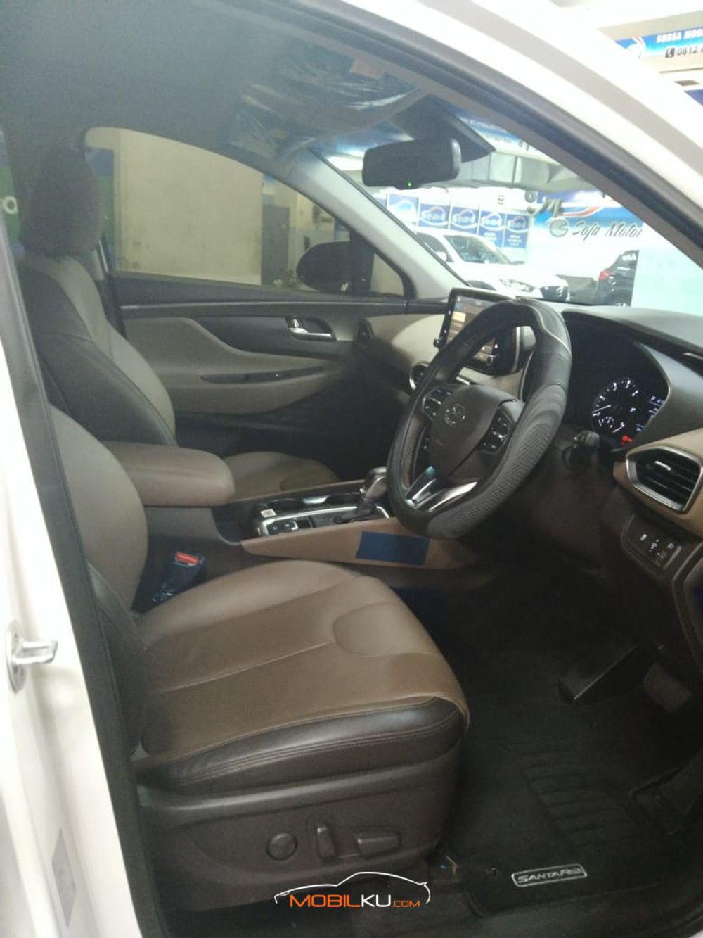 Mobil Hyundai Santa Fe 2019