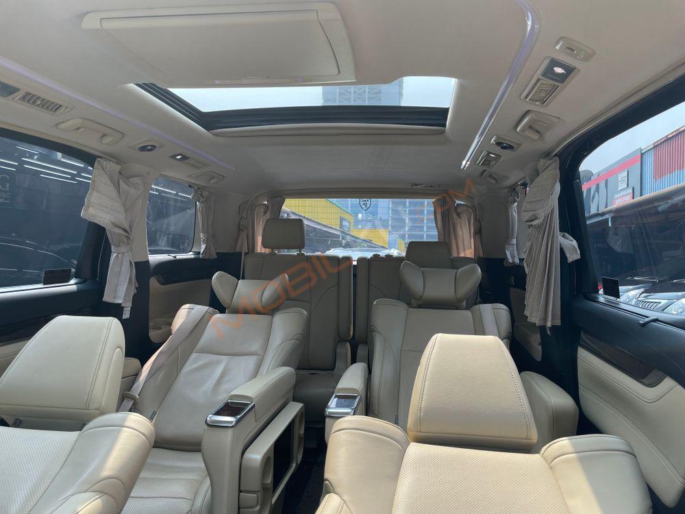 Mobil Toyota Alphard 2020