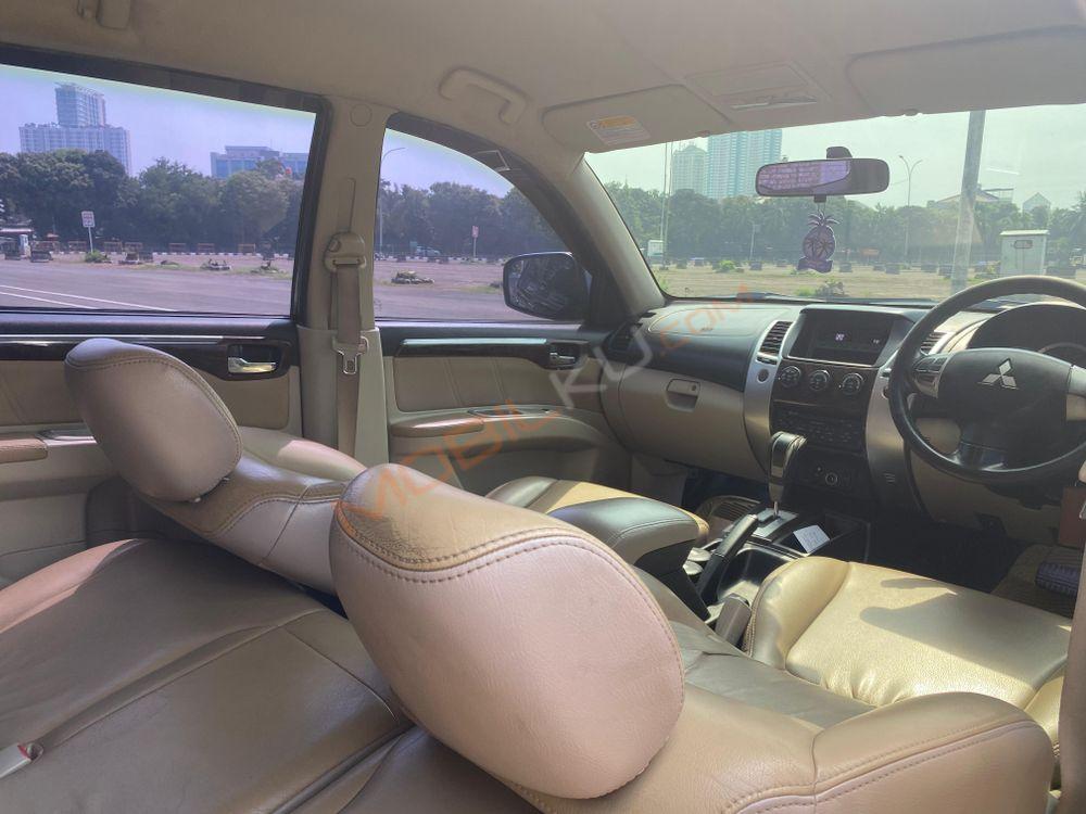 Mobil Mitsubishi Pajero 2010