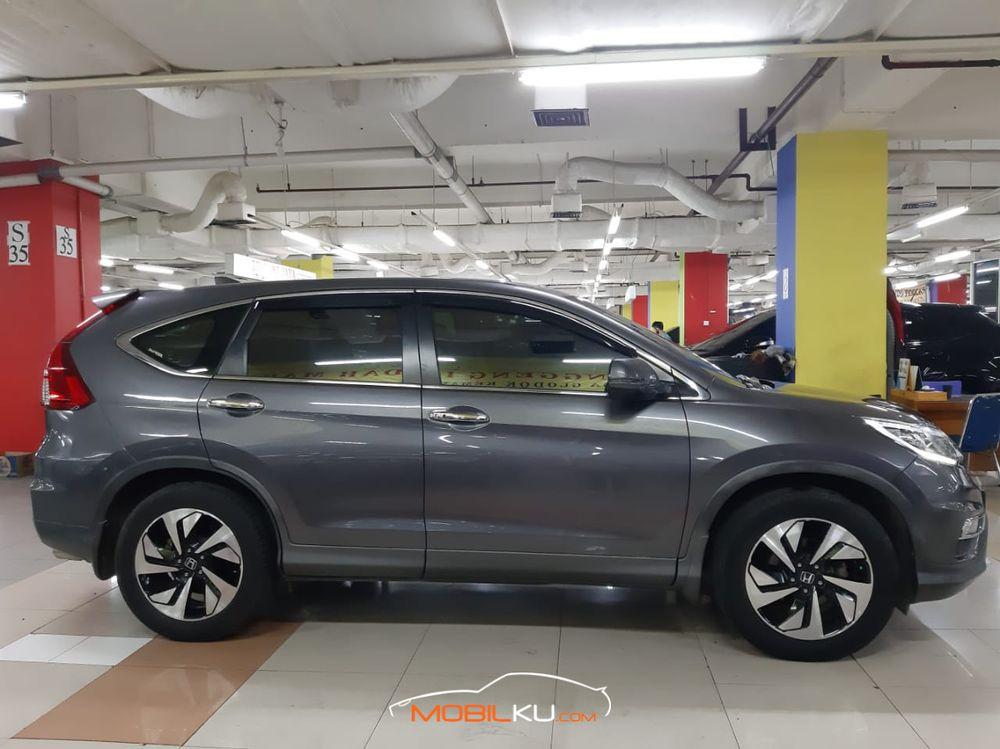Mobil Honda CR-V 2015