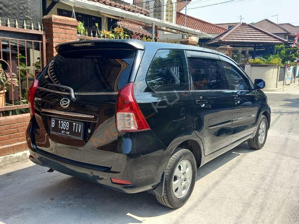 Mobil Daihatsu Xenia 2015