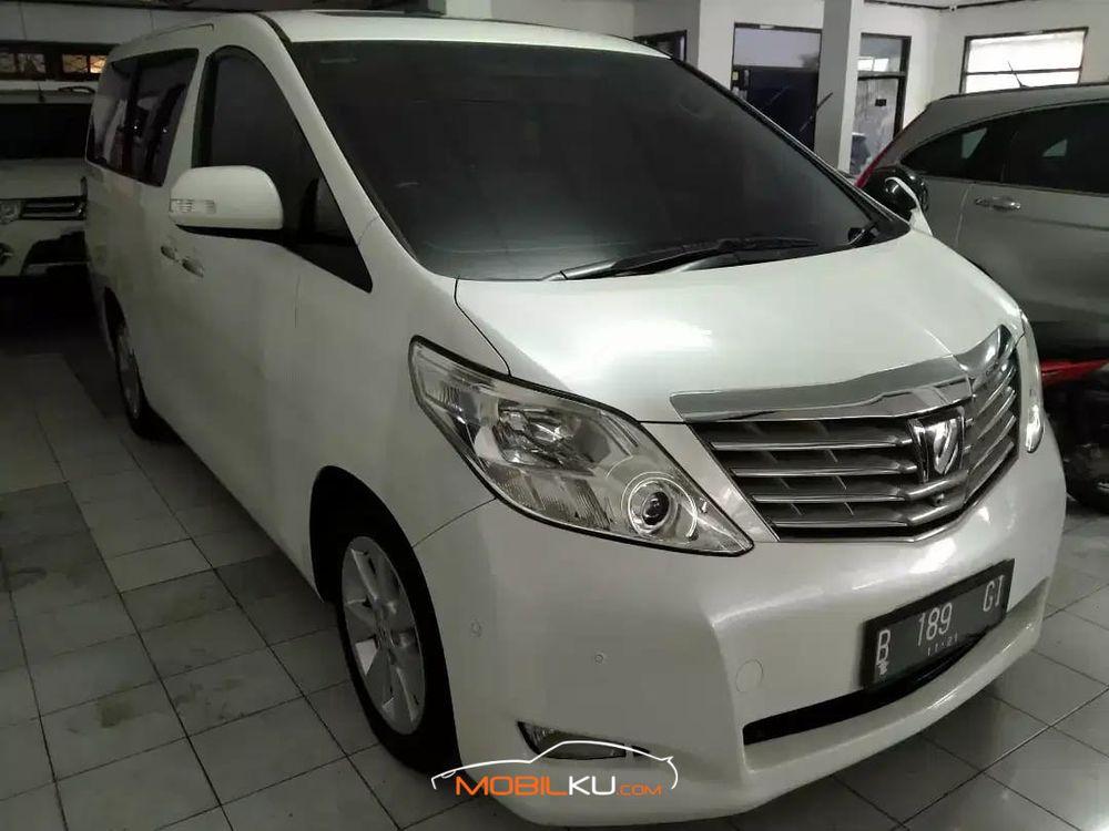 Mobil Toyota Alphard 2008