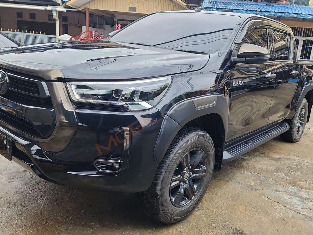 Mobil Toyota Hilux 2021