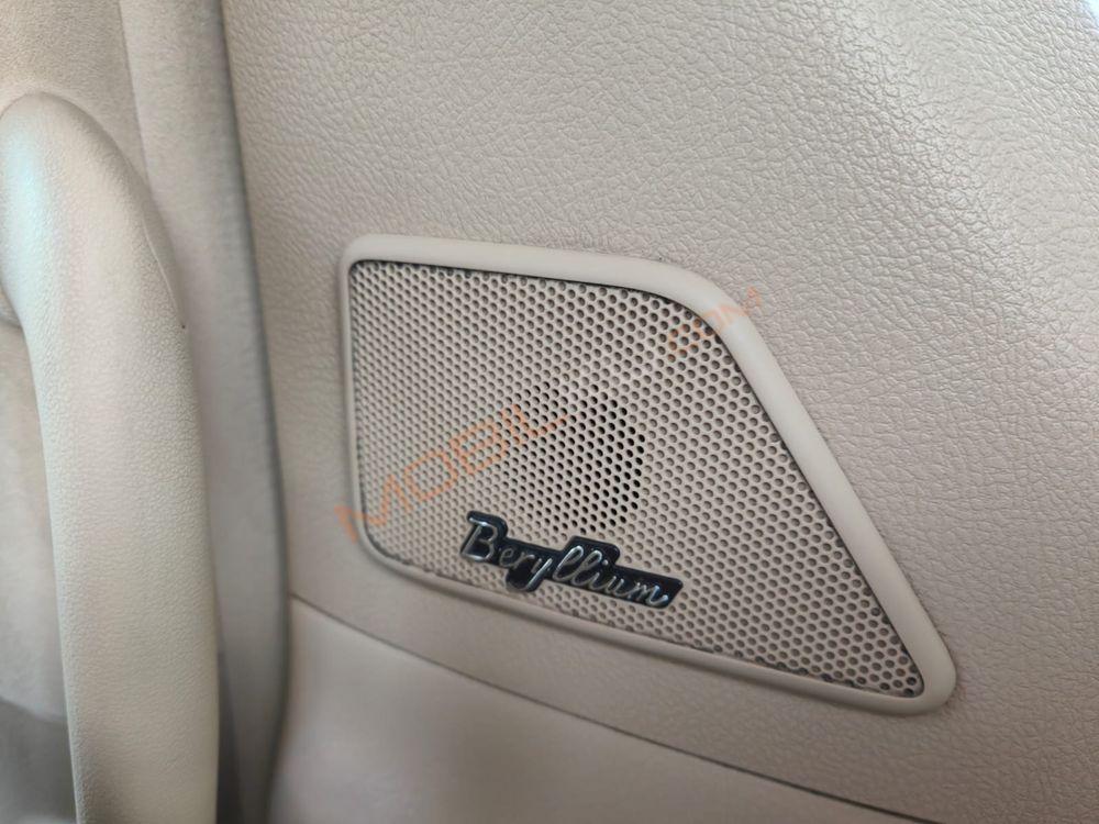 Mobil Toyota Alphard 2014