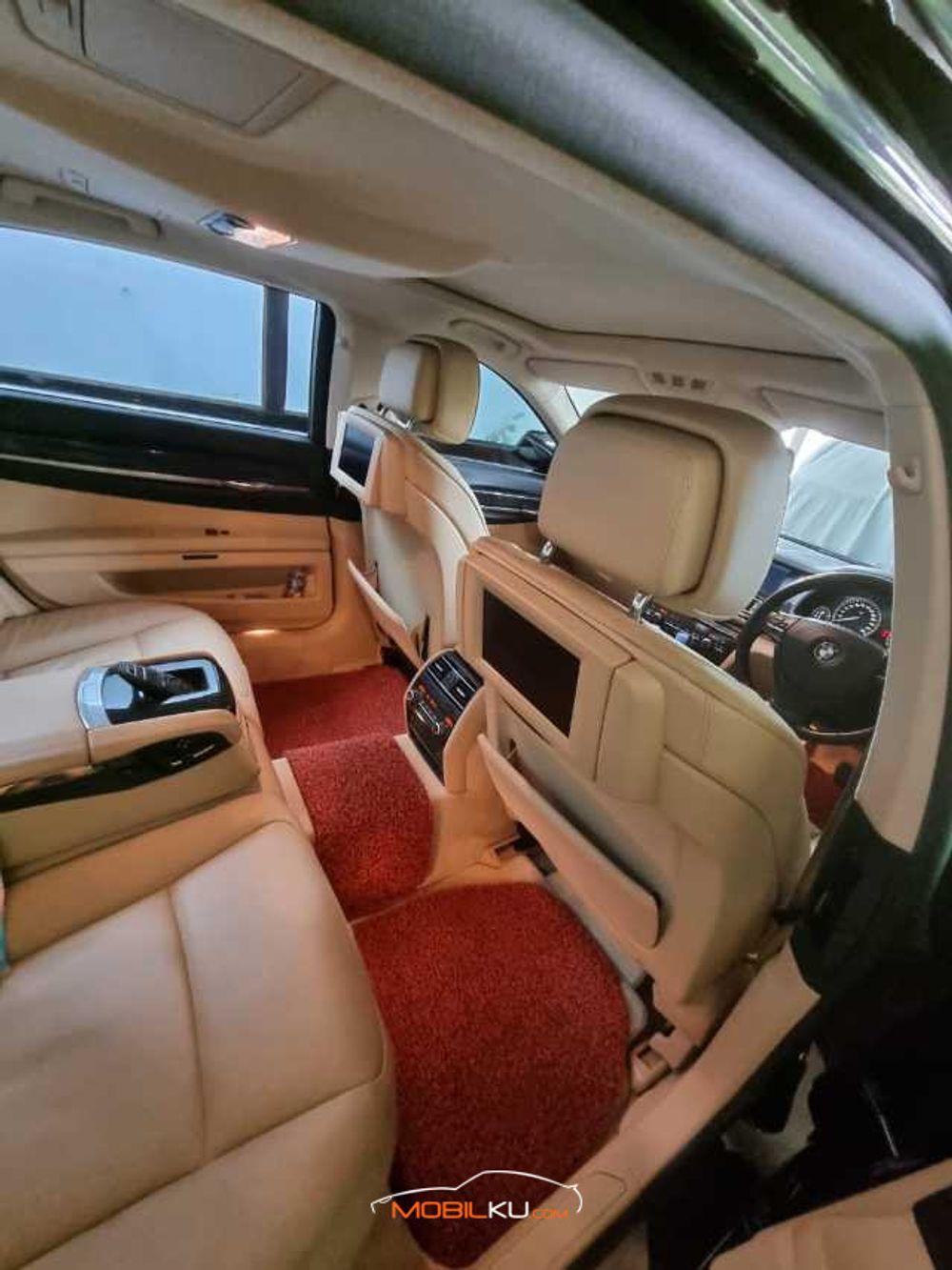 Mobil BMW 7 Series 2011