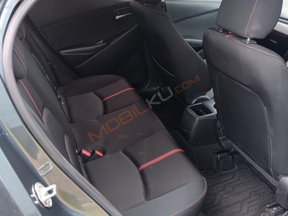 Mobil Mazda 2 Hatchback 2015