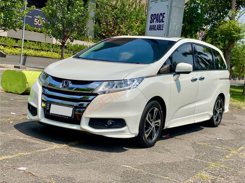 Mobil Honda Odyssey 2016