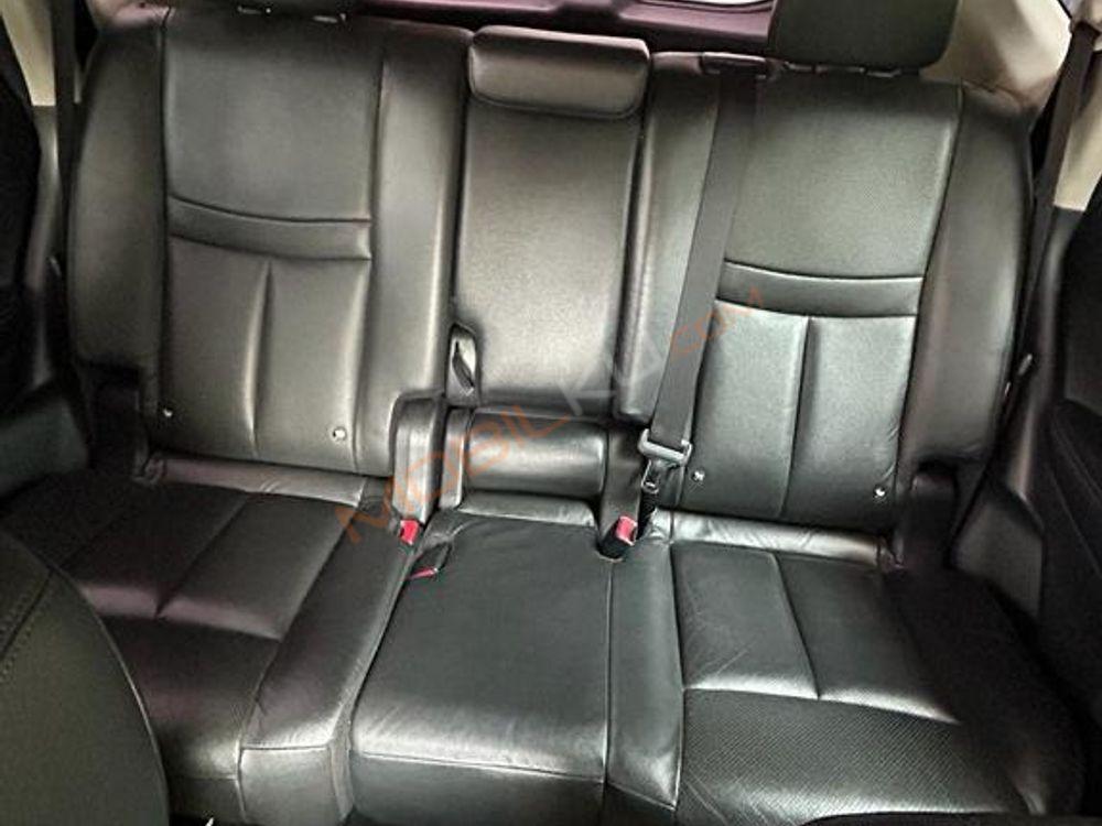 Mobil Nissan X-Trail 2015