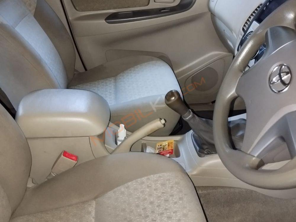 Mobil Toyota Kijang Innova 2013