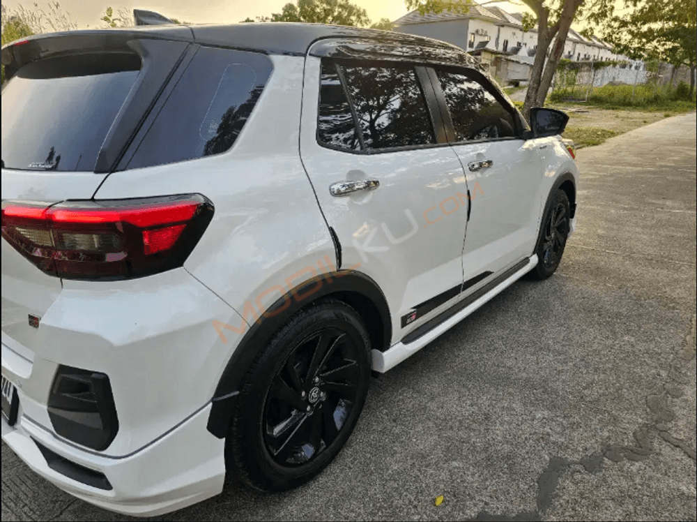 Mobil Toyota Raize 2022