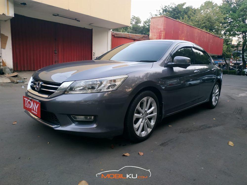 Mobil Honda Accord 2014