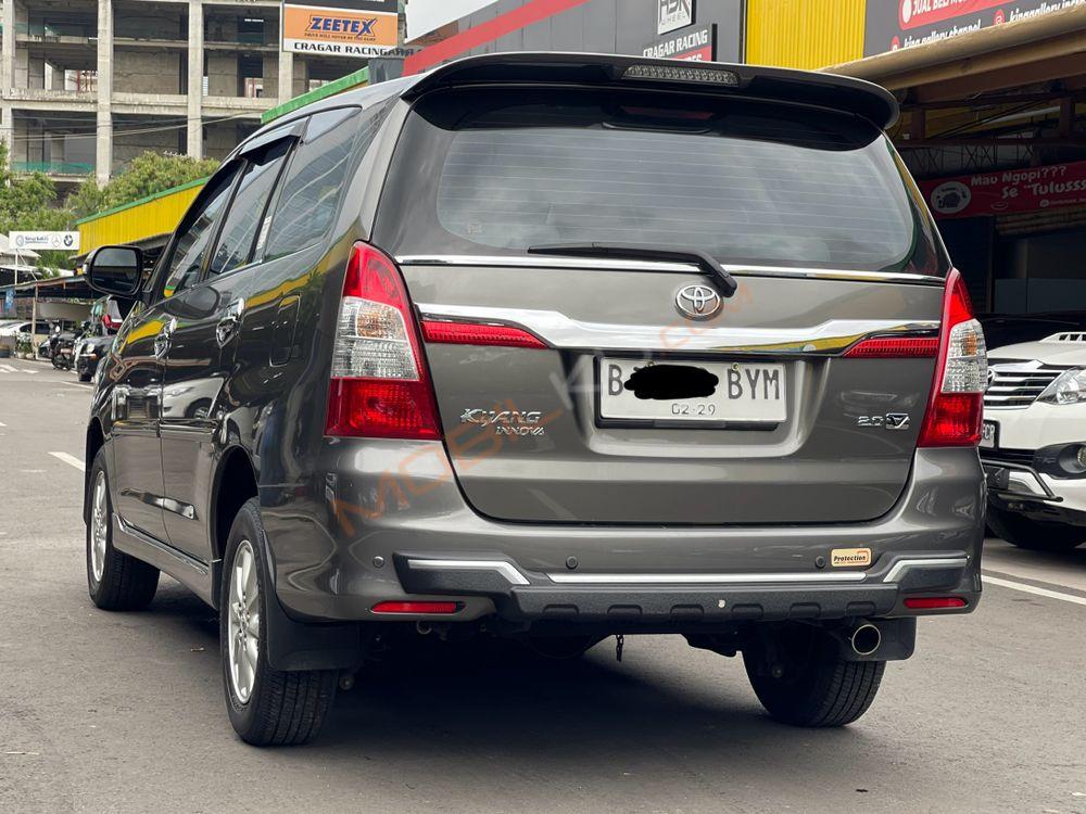 Mobil Toyota Kijang Innova 2014