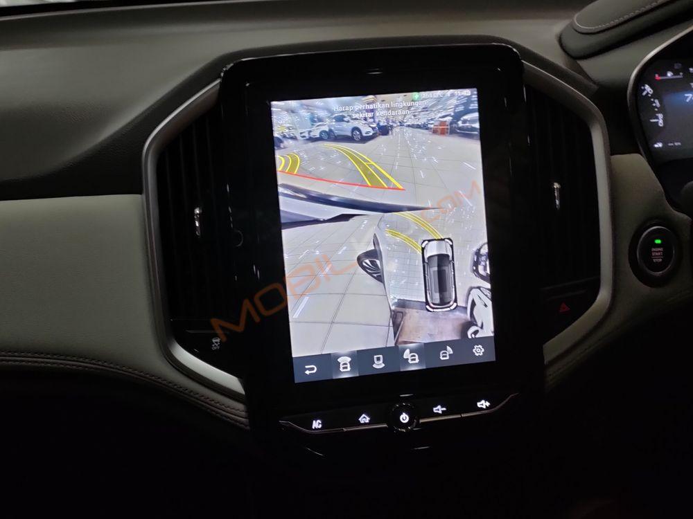 Mobil Wuling Almaz 2021