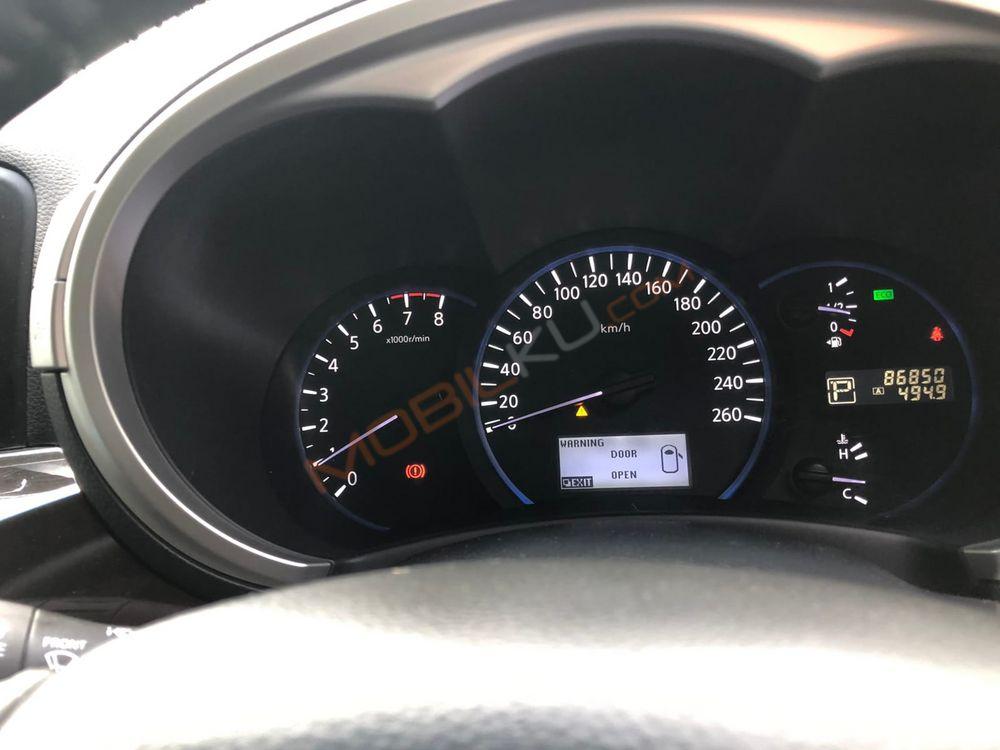 Mobil Nissan Elgrand 2013