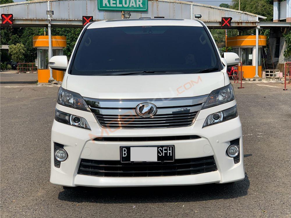 Mobil Toyota Vellfire 2014