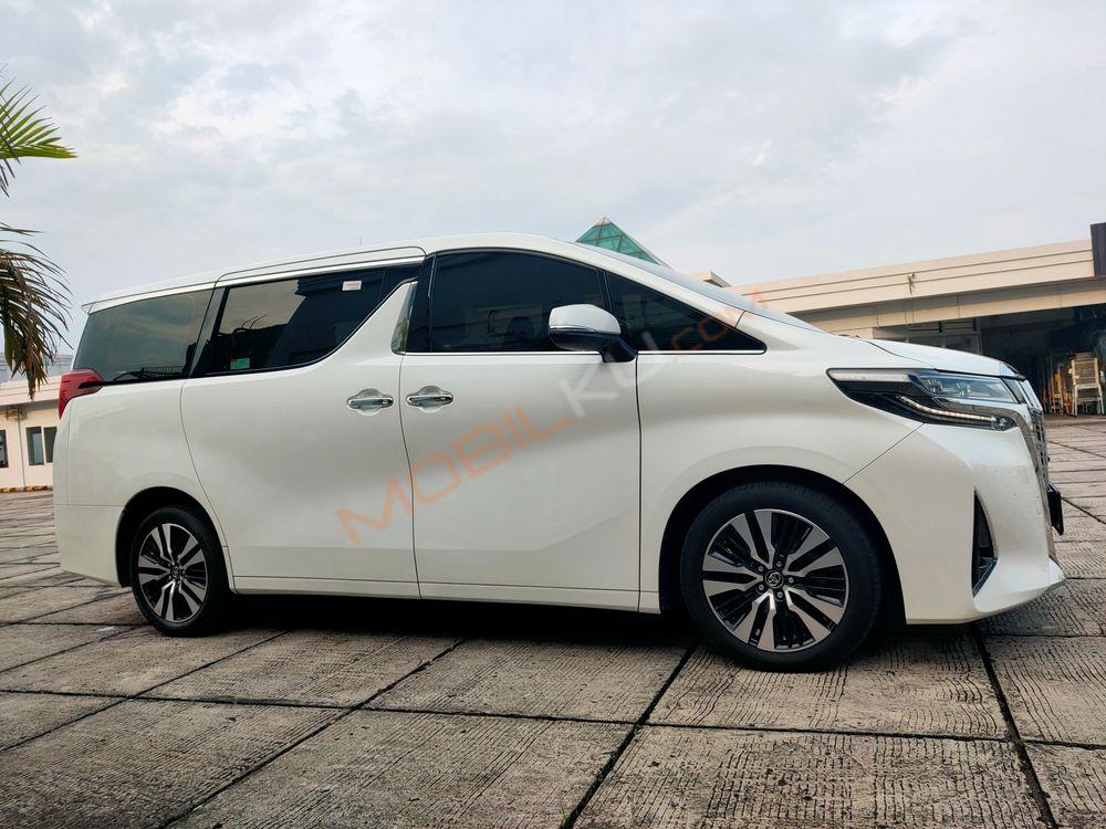 Mobil Toyota Alphard 2018