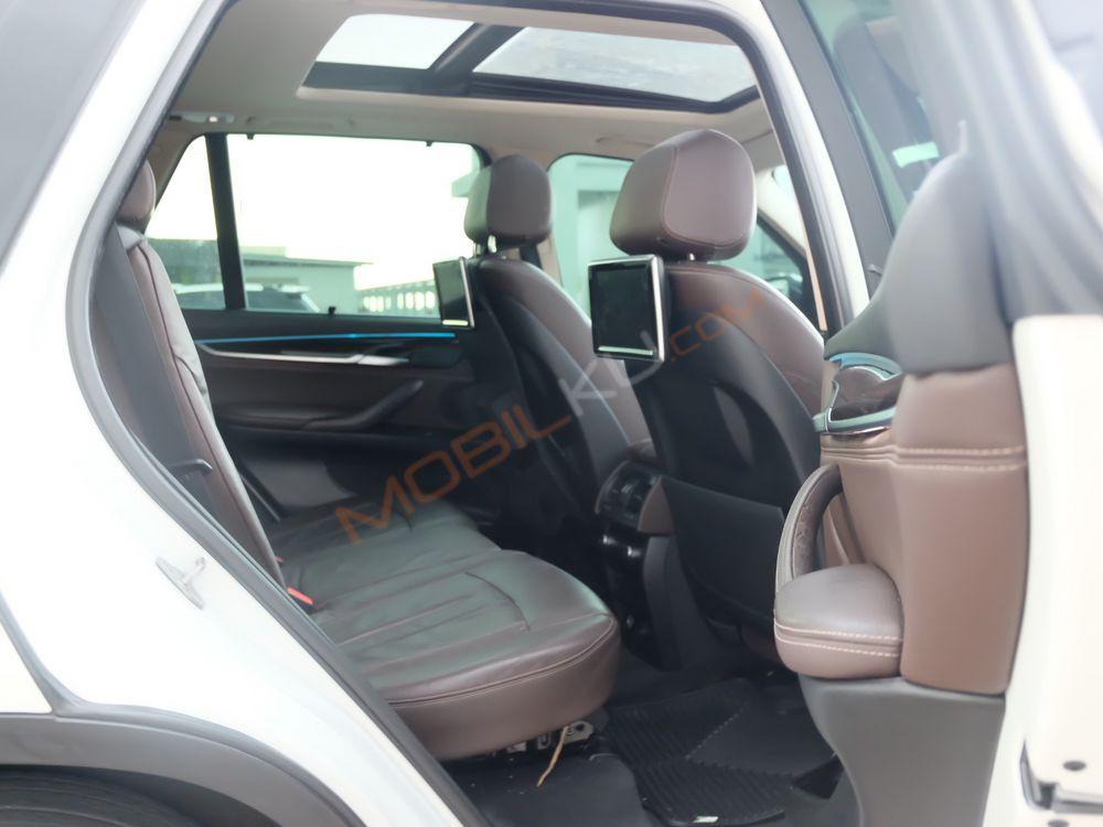 Mobil BMW X5 2015