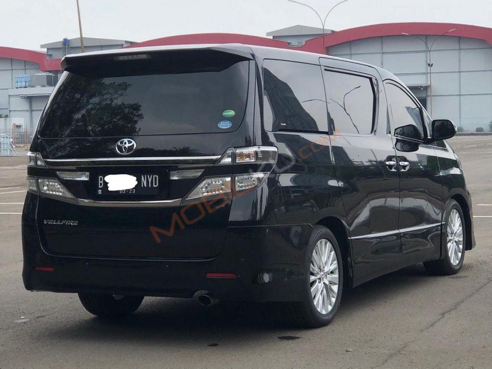 Mobil Toyota Vellfire 2014