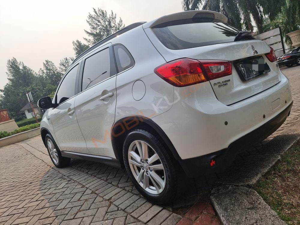 Mobil Mitsubishi Outlander Sport 2014