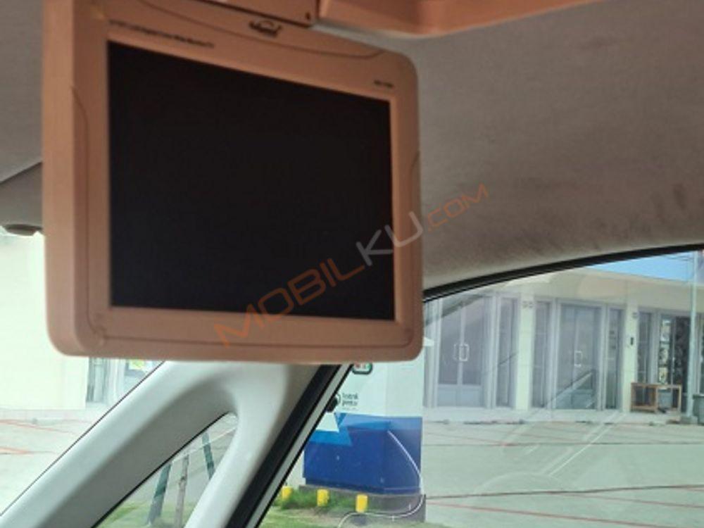 Mobil Nissan Serena 2013