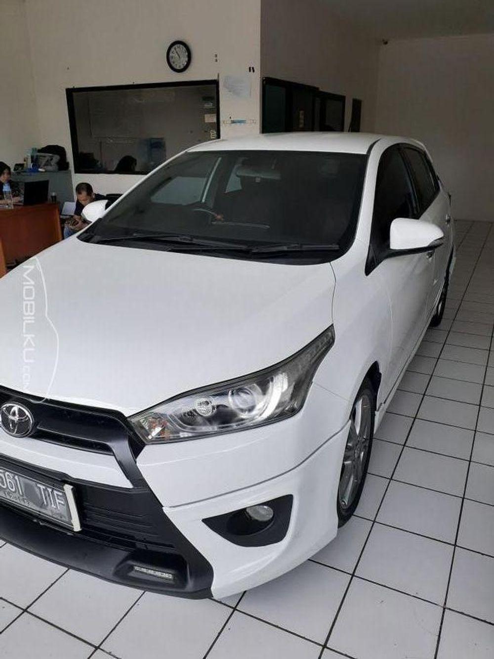 Mobil Toyota Yaris 2014