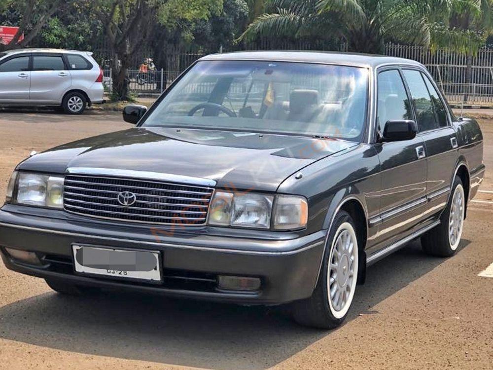 Mobil Toyota Crown 1995