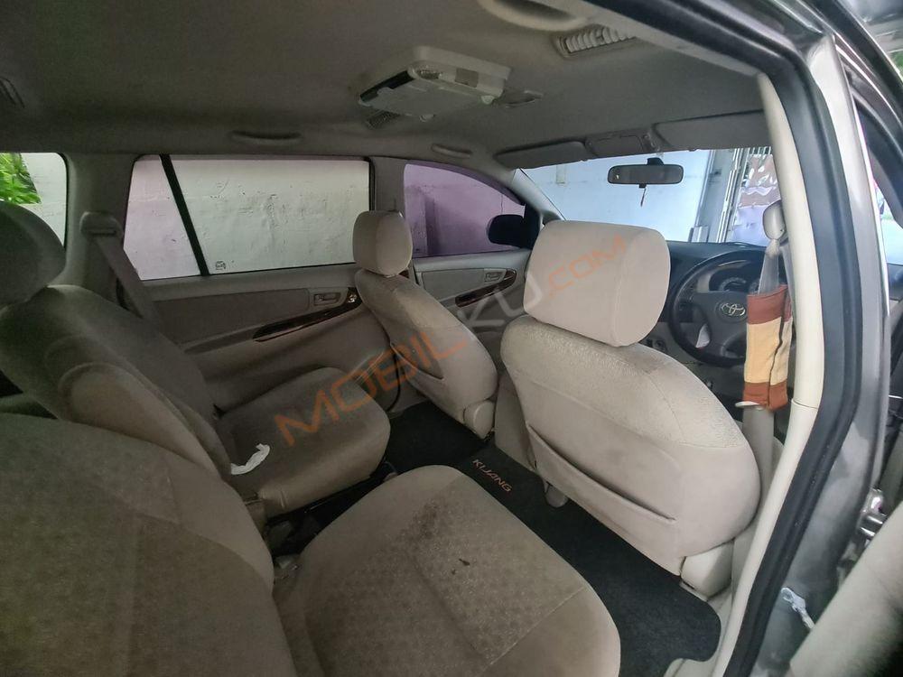 Mobil Toyota Kijang Innova 2011