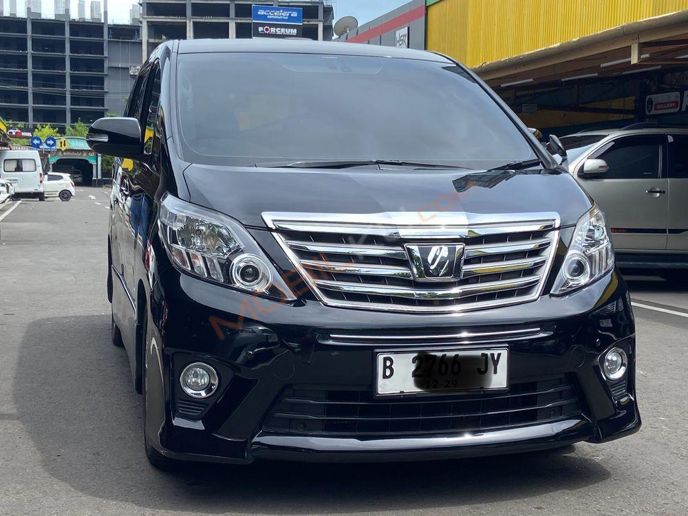 Mobil Toyota Alphard 2014