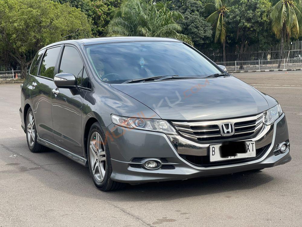 Mobil Honda Odyssey 2012