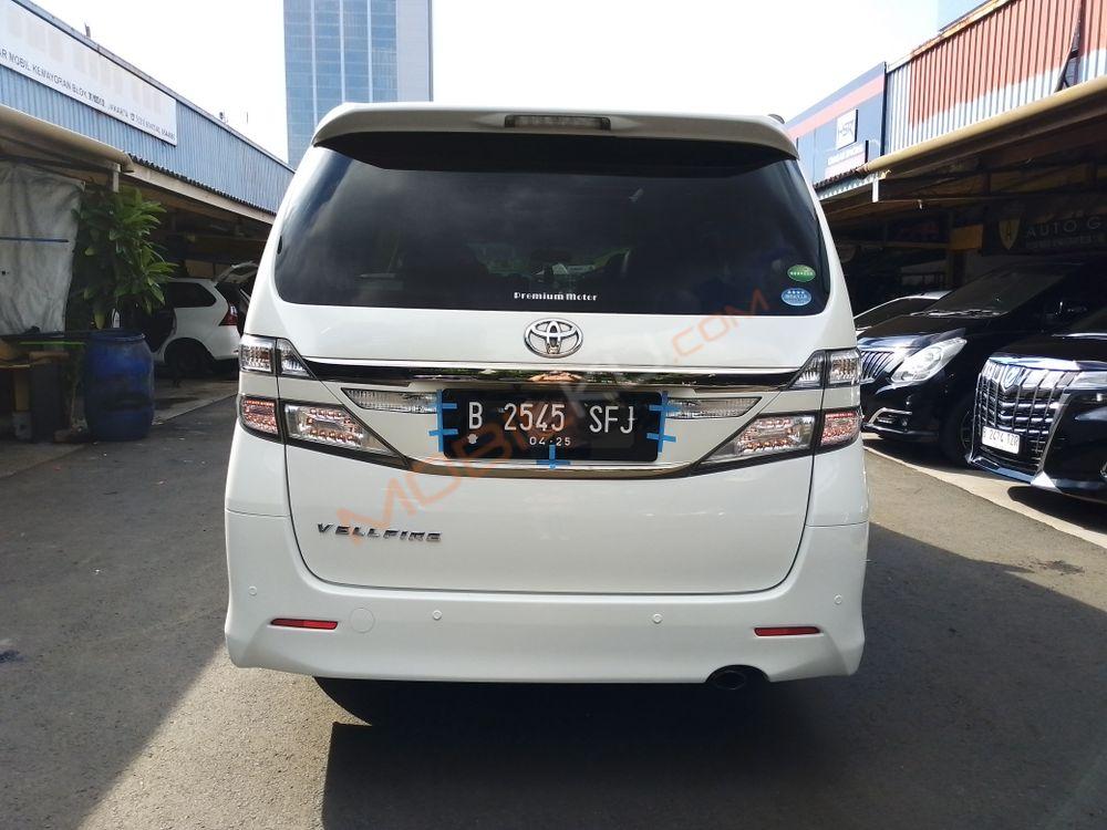 Mobil Toyota Vellfire 2015