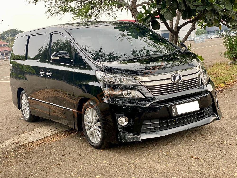 Mobil Toyota Vellfire 2014