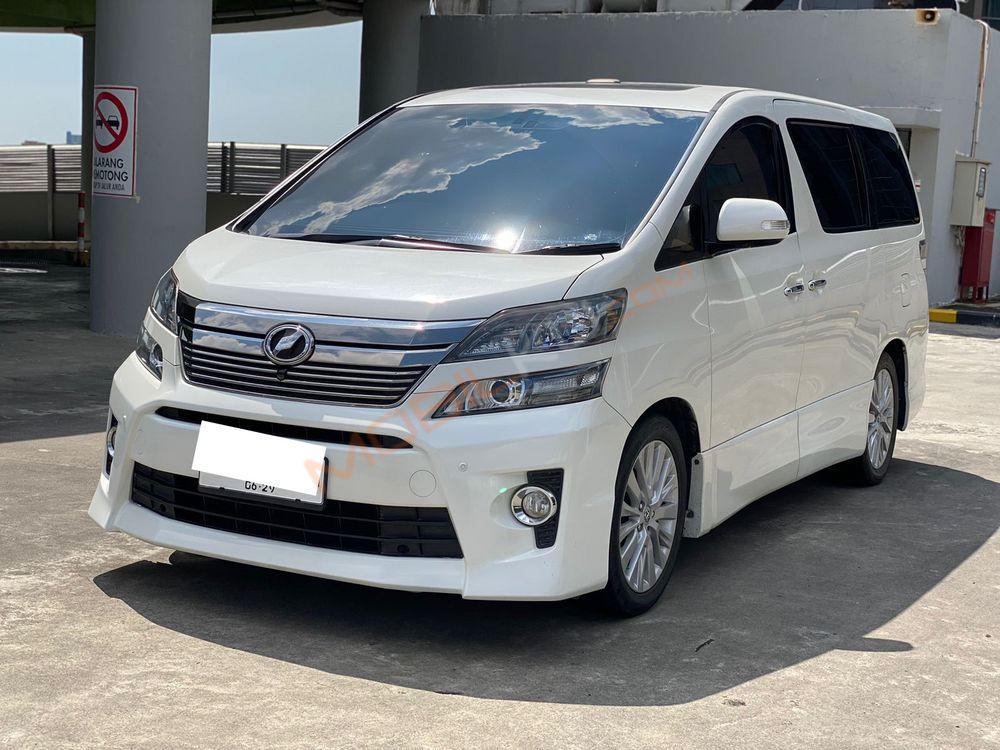 Mobil Toyota Vellfire 2014