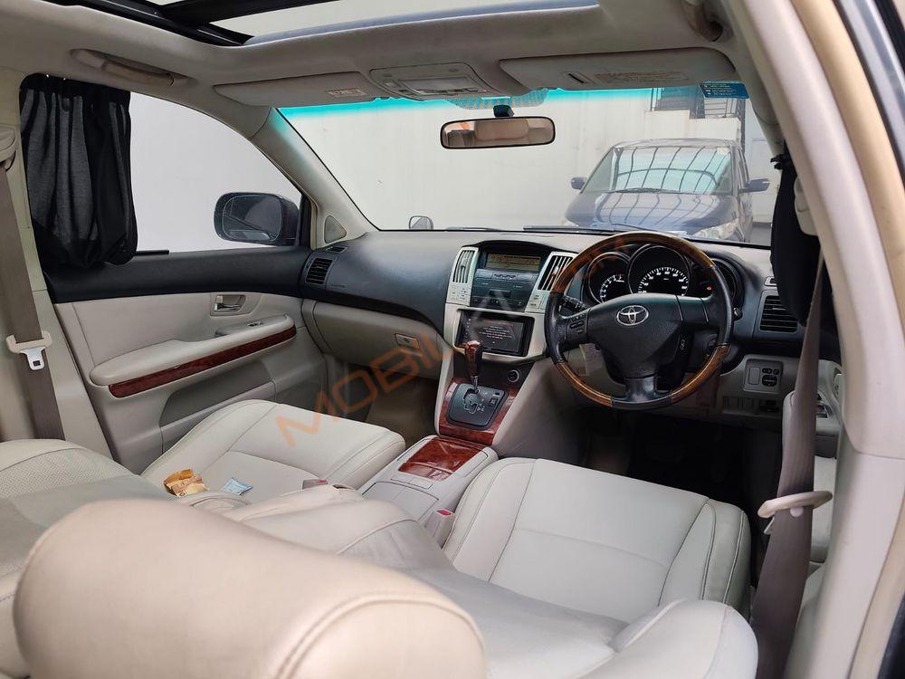 Mobil Toyota Harrier 2004