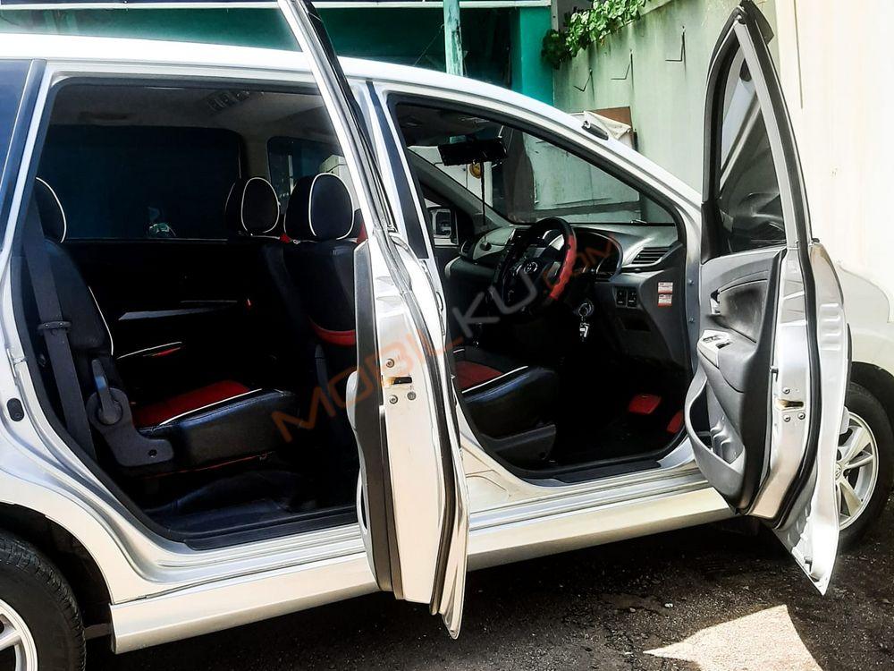 Mobil Toyota Avanza 2013