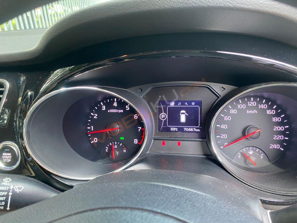 Mobil Kia Sedona 2017