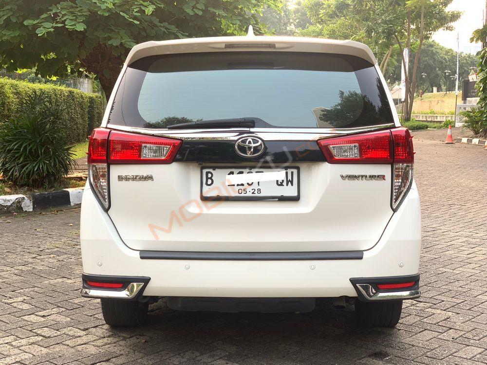 Mobil Toyota Kijang Innova 2018