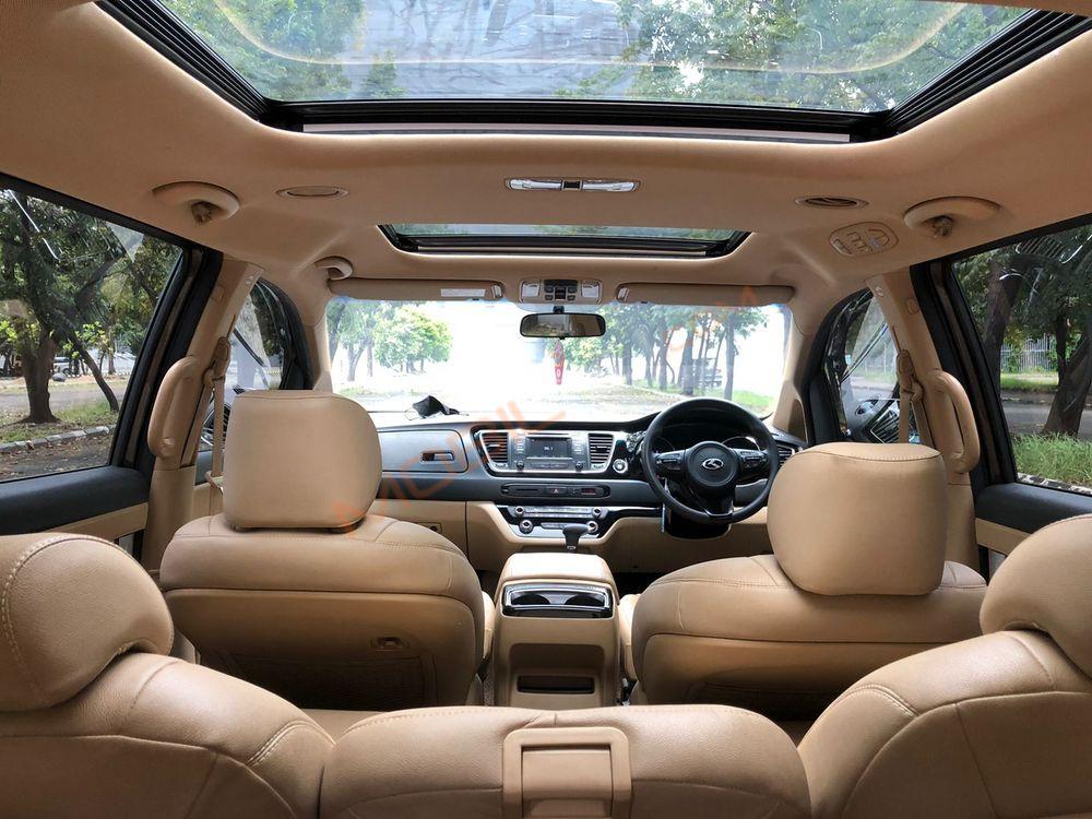 Mobil Kia Sedona 2017