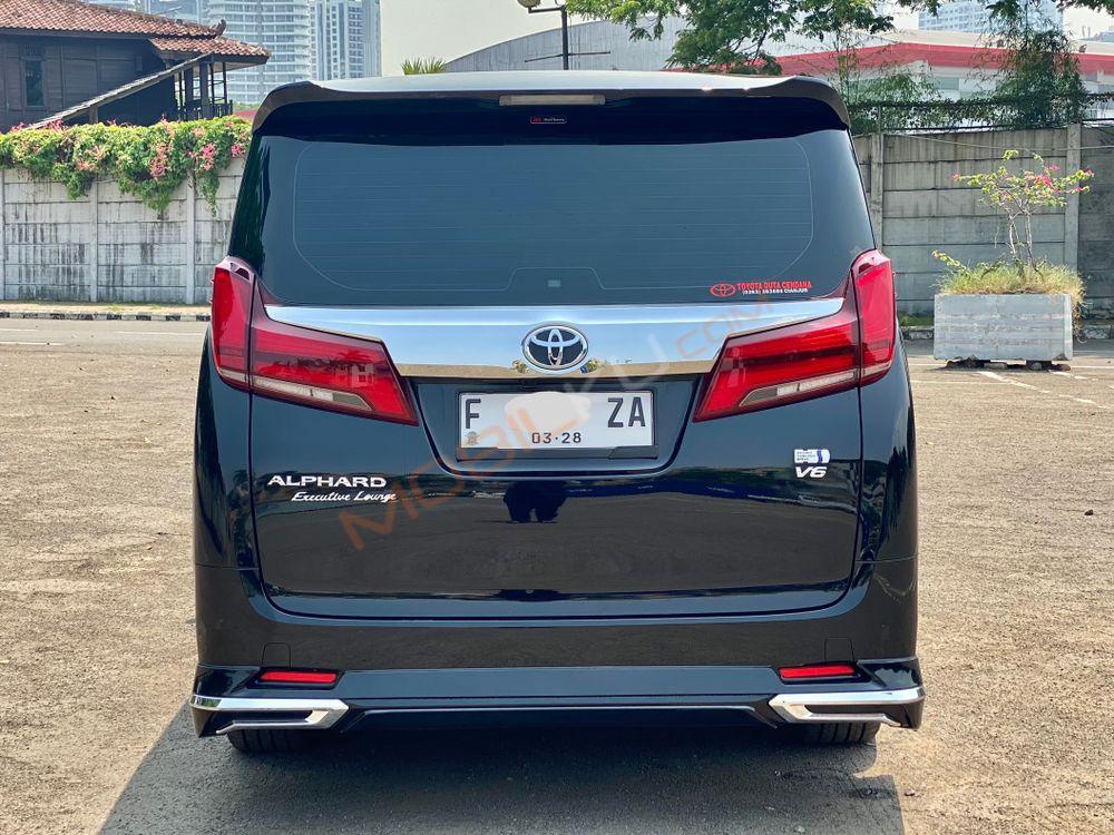 Mobil Toyota Alphard 2023
