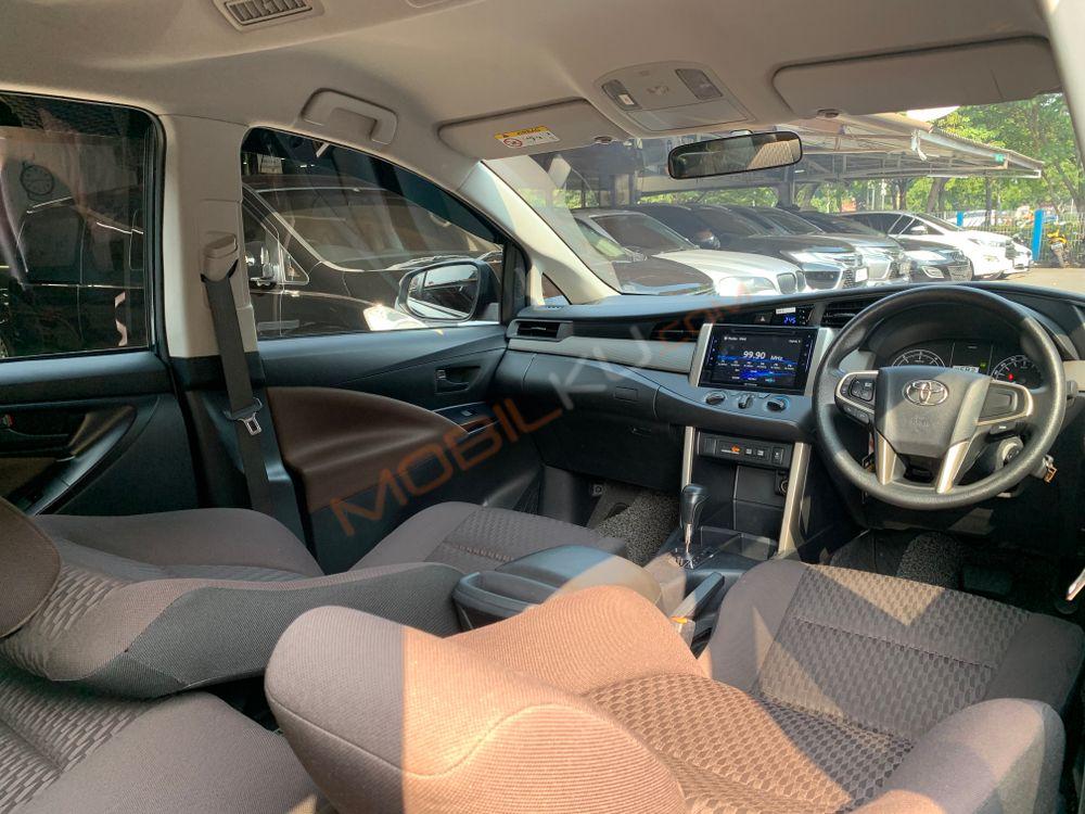 Mobil Toyota Kijang Innova 2022